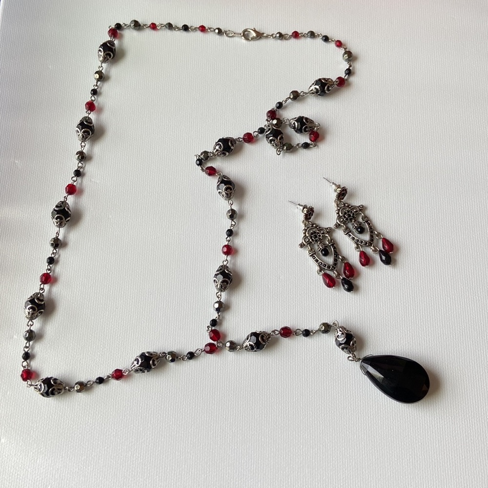 Black, Red & Silver Beaded Necklace & Earrings Set